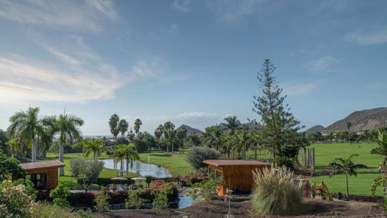 Jugar al golf en Tenerife no es caro: Desmontando falsos mitos del golf